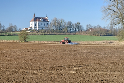 Kompaktor - příprava půdy pro cibuli a zelí (28. 3.)